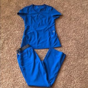 Small Cherokee Infinity Scrub Set